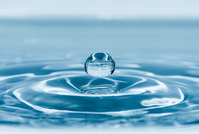 물방울 떨어지는 이미지