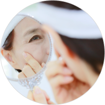 주름개선을 원하는 이미지