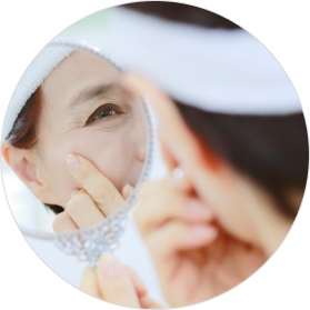 잔주름과 탄력 저하가 걱정되는이미지